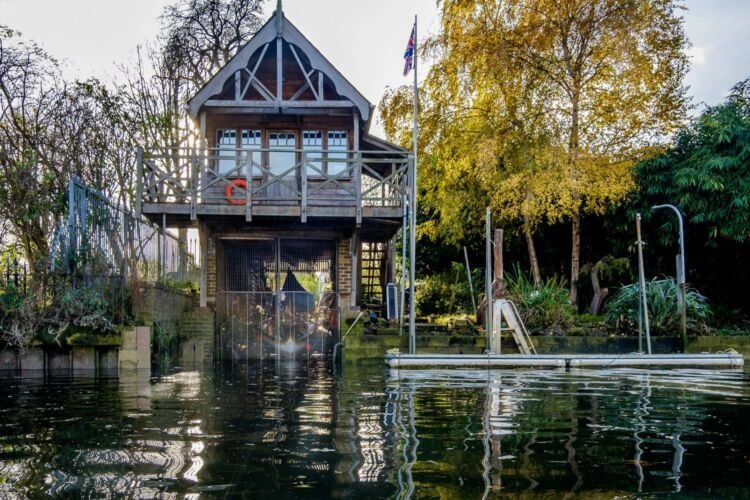 17. Teddington Boathouse. 17. Teddington Boathouse.