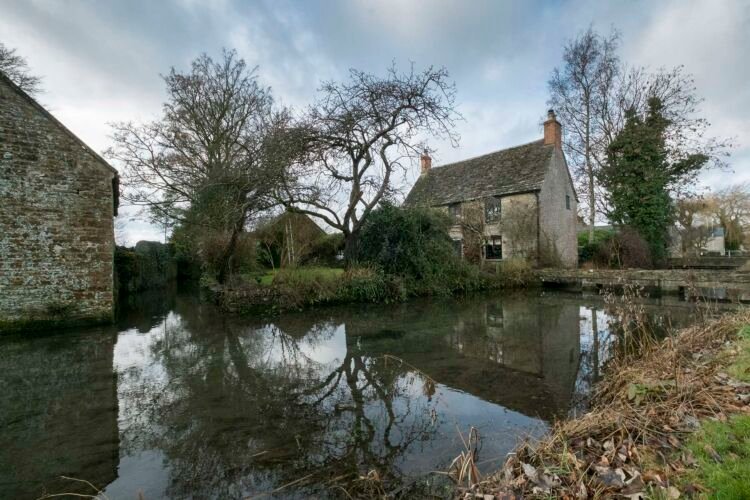 Ashton Keynes village. This is the first village which the River Thames flows through.